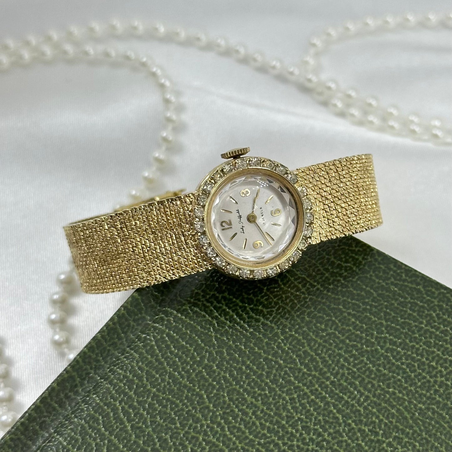 Diamanté Wind-Up 17 Jewels Round Dial Watch