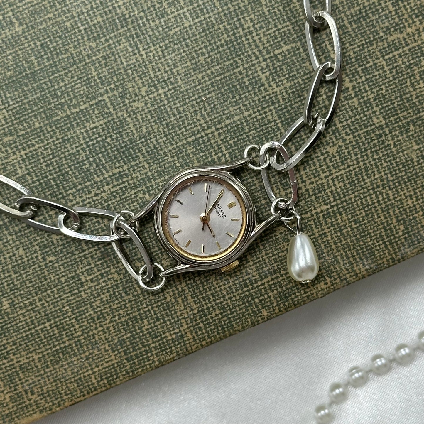 Chunky Chain Watch Choker with Pearl