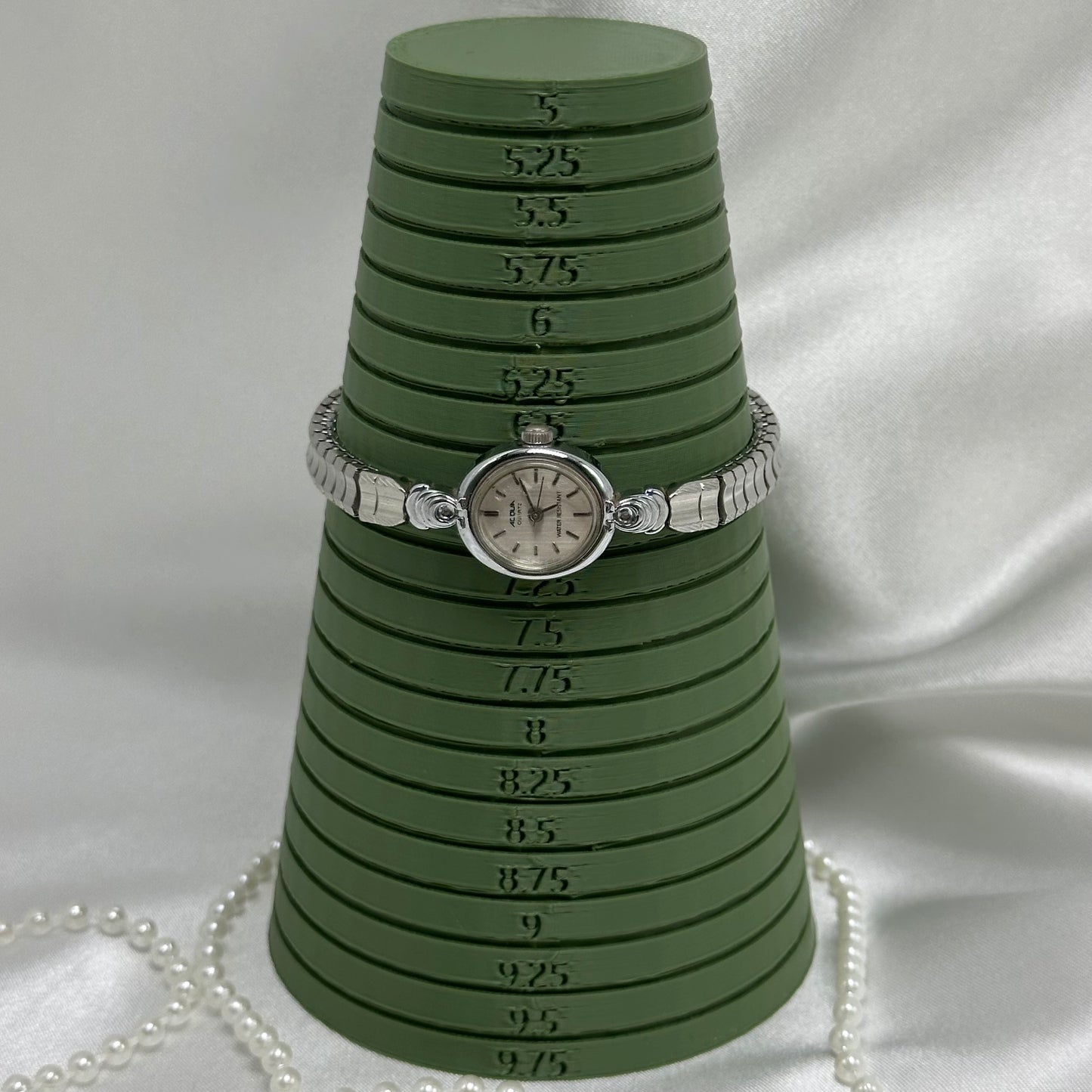 Classic Silver Round Dial Acqua Watch