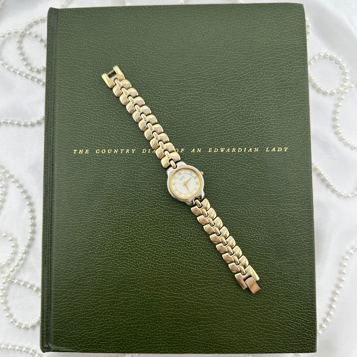 Vintage Gold Citizen Watch with Round Detailed Dial