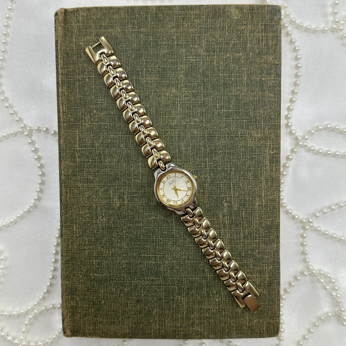 Vintage Gold Citizen Watch with Round Detailed Dial