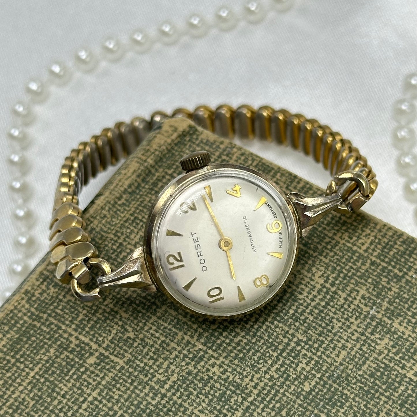 Vintage Round Dial Gold Dorset Wind-Up Watch