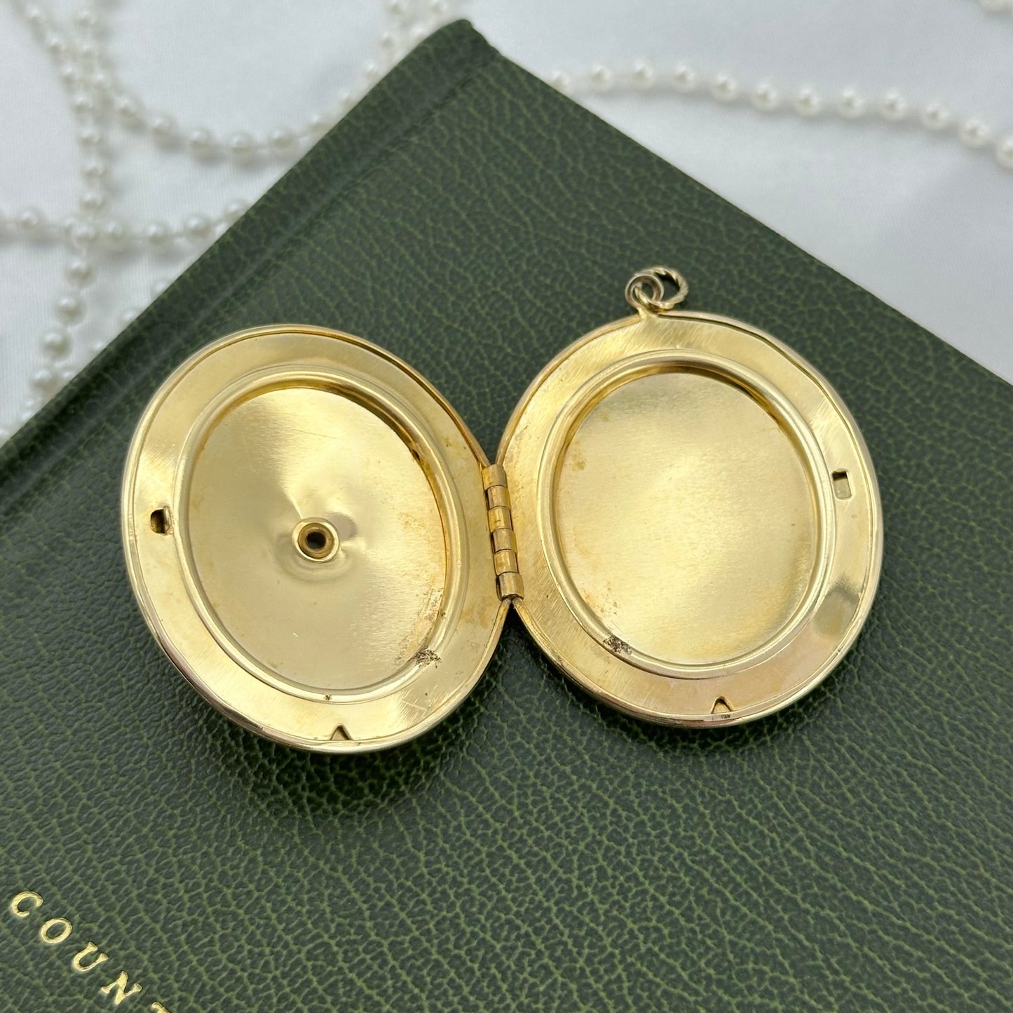 Gold Vintage Fragonard Couple Filigree Locket