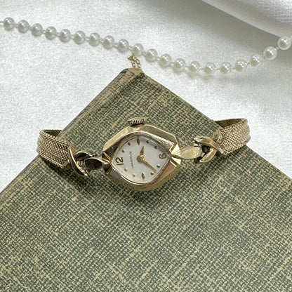 Dainty 1963 Caravelle Wind-Up Watch