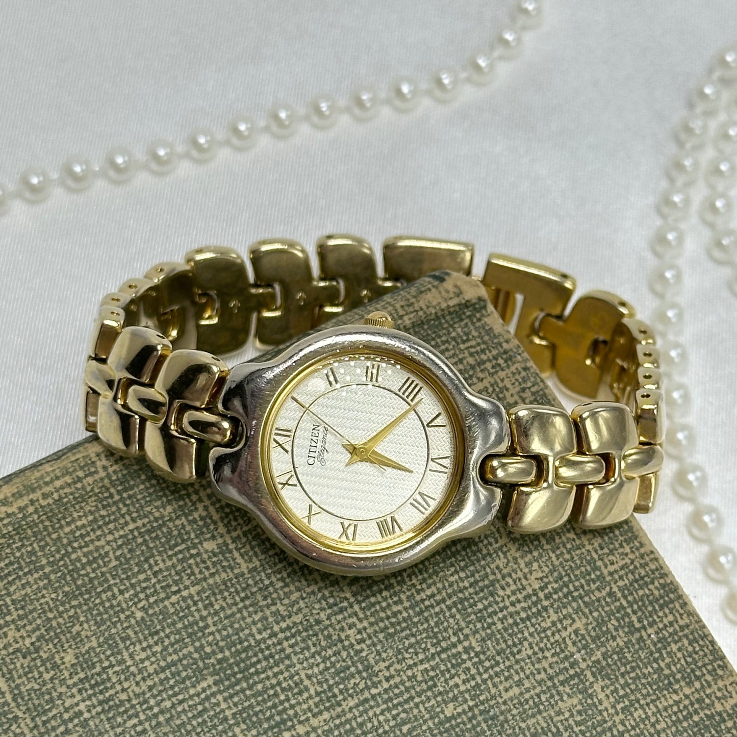 Vintage Gold Citizen Watch with Round Detailed Dial