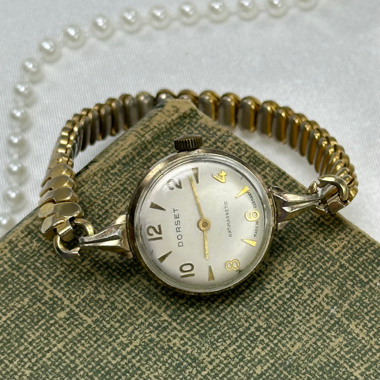 Vintage Round Dial Gold Dorset Wind-Up Watch