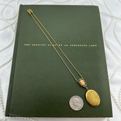 Vintage Gold Oval Locket Cameo Necklace