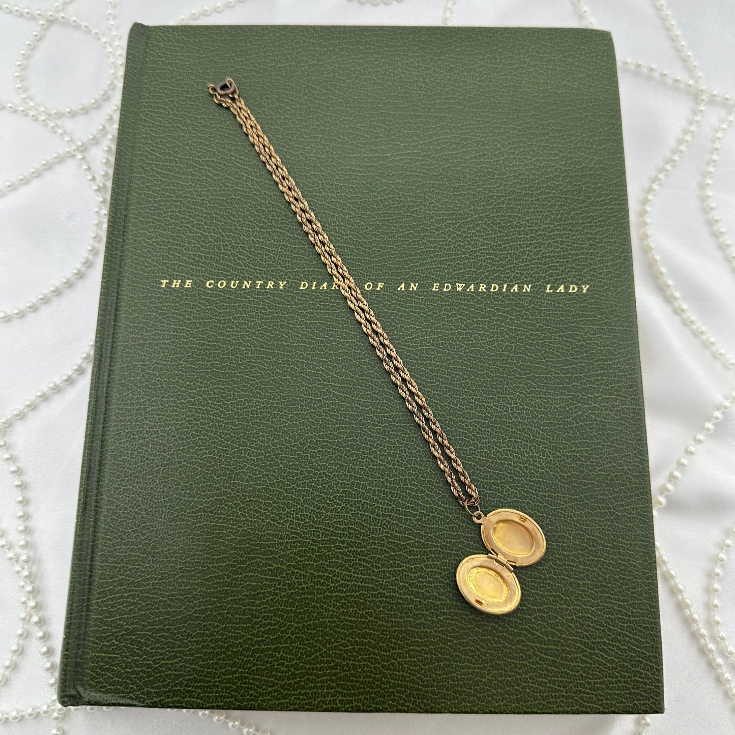 Dainty Vintage Floral Locket Necklace