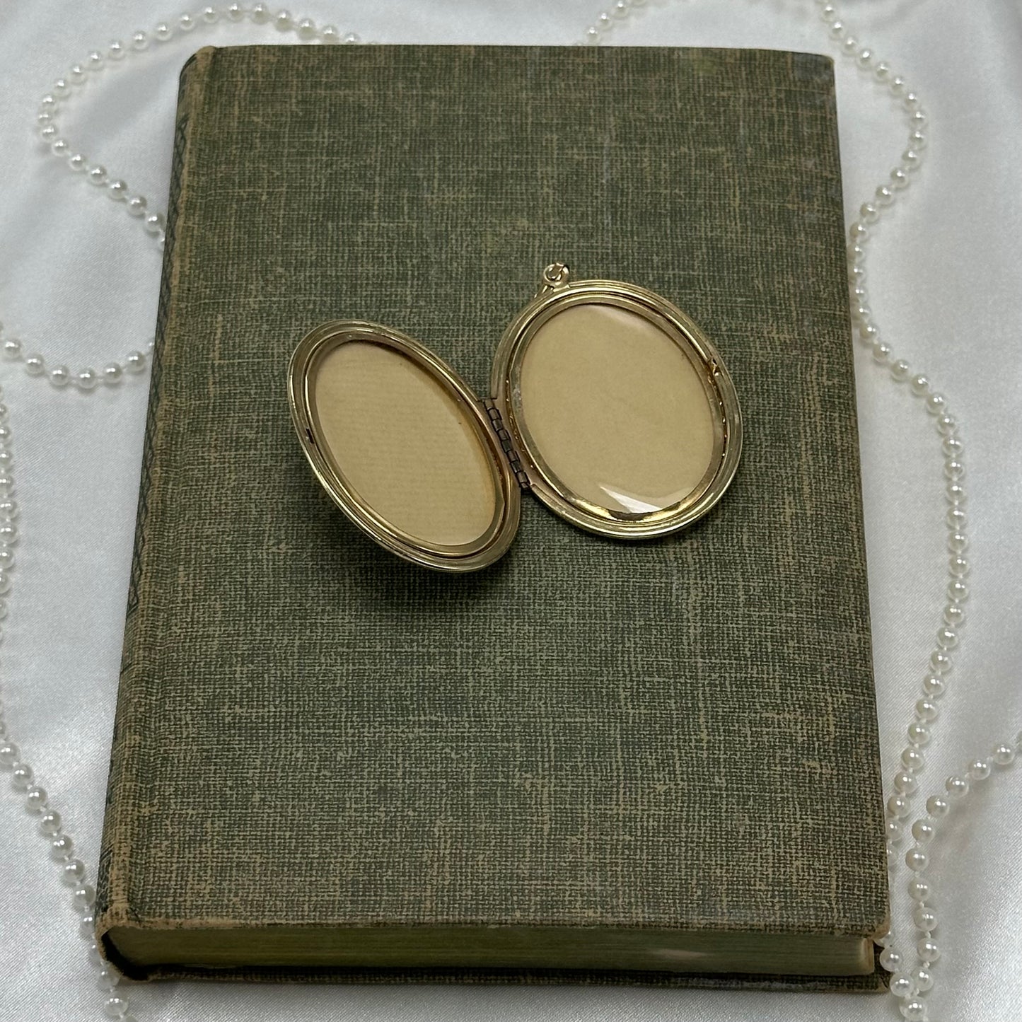 Oval Multicolor Stone Photo Locket