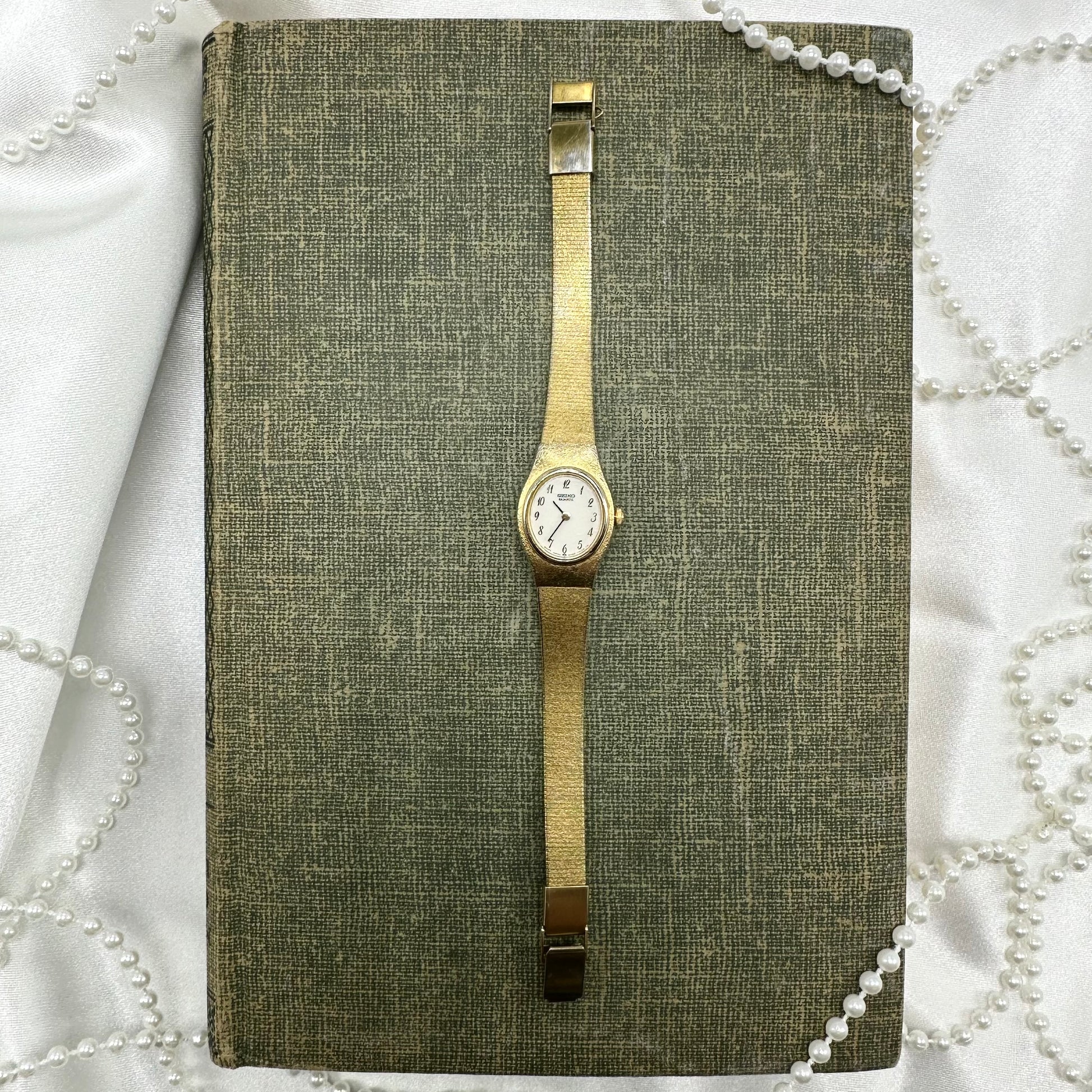 Gold Tone Seiko round dial watch with Quartz Movement.