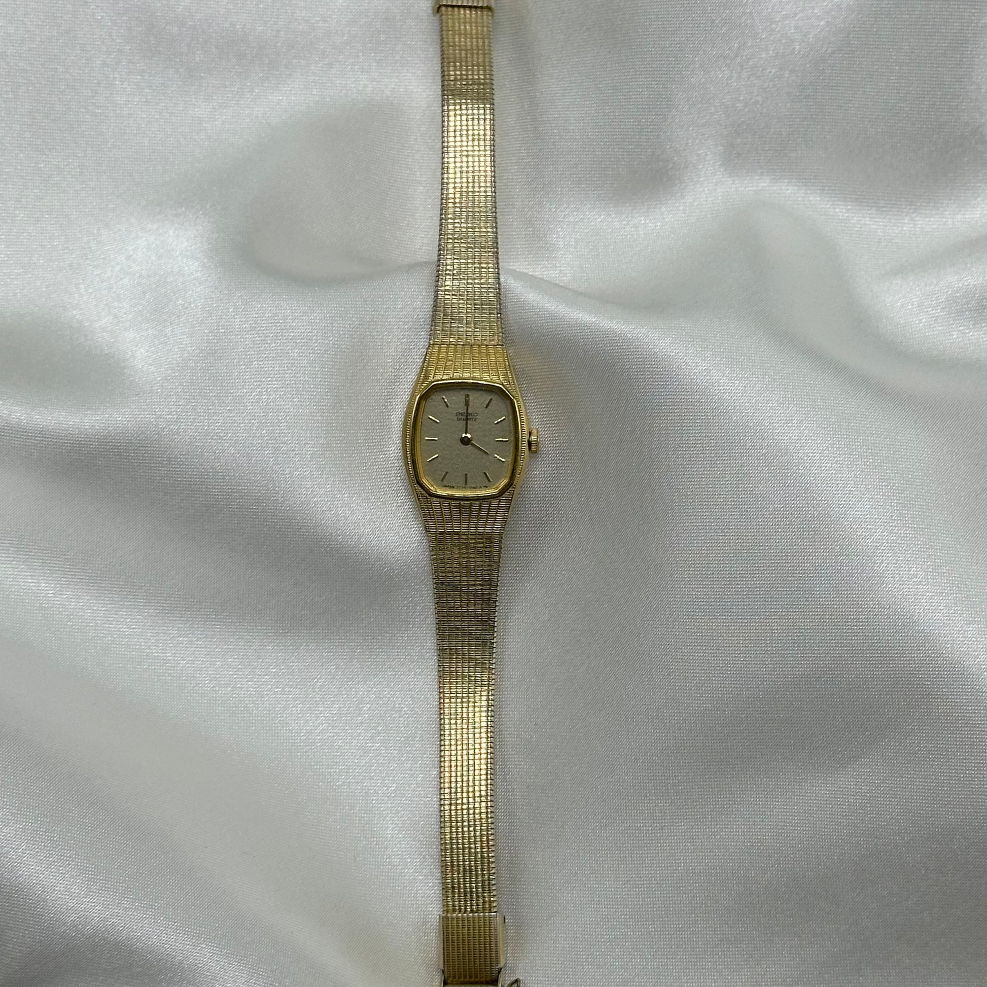 Gold Tone Seiko square dial women's watch with Quartz Movement.