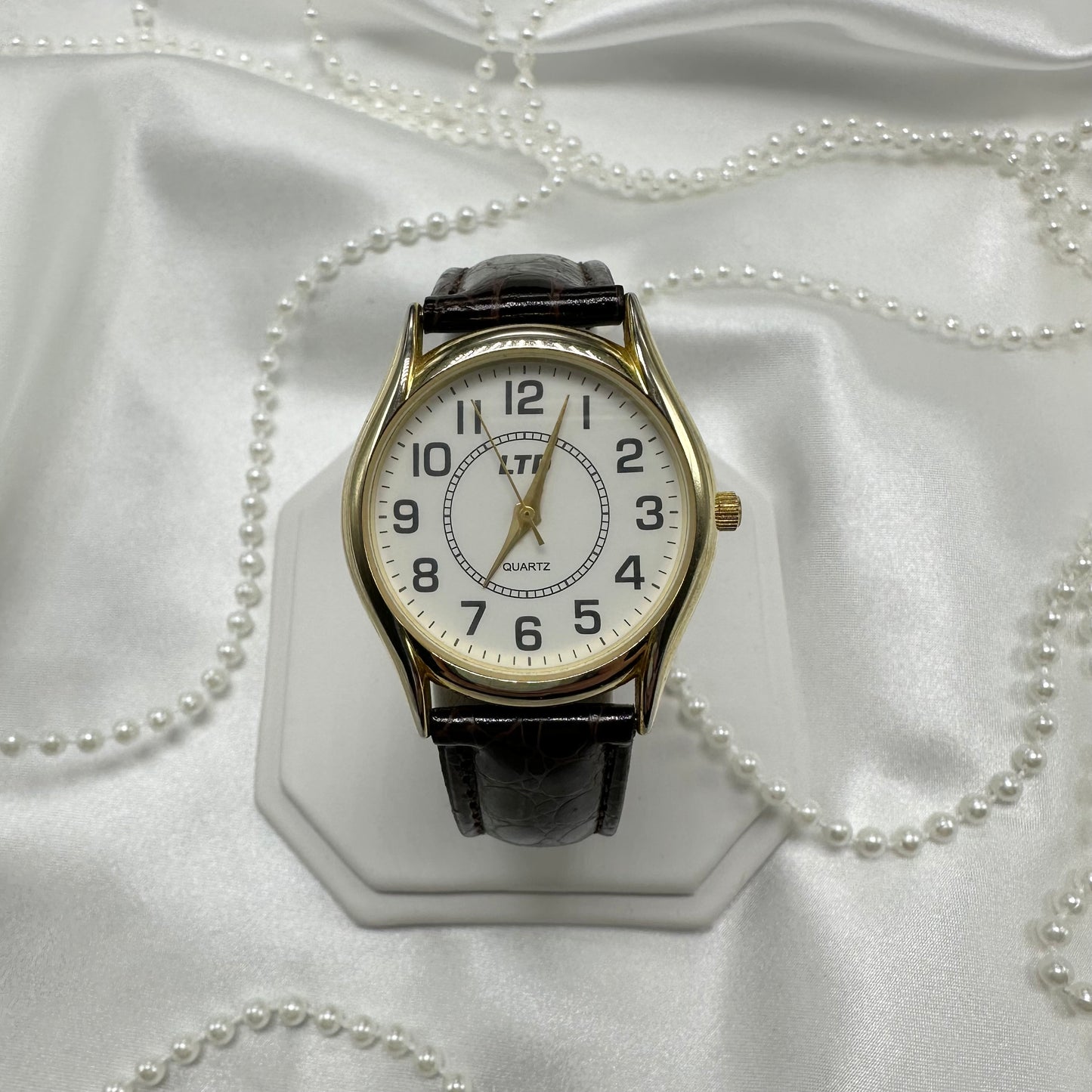 Gold tone LTD round dial unisex watch with quartz movement