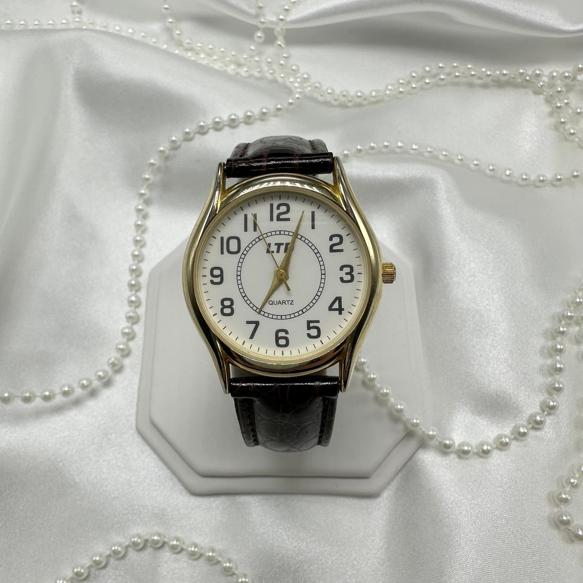 Gold tone LTD round dial unisex watch with quartz movement