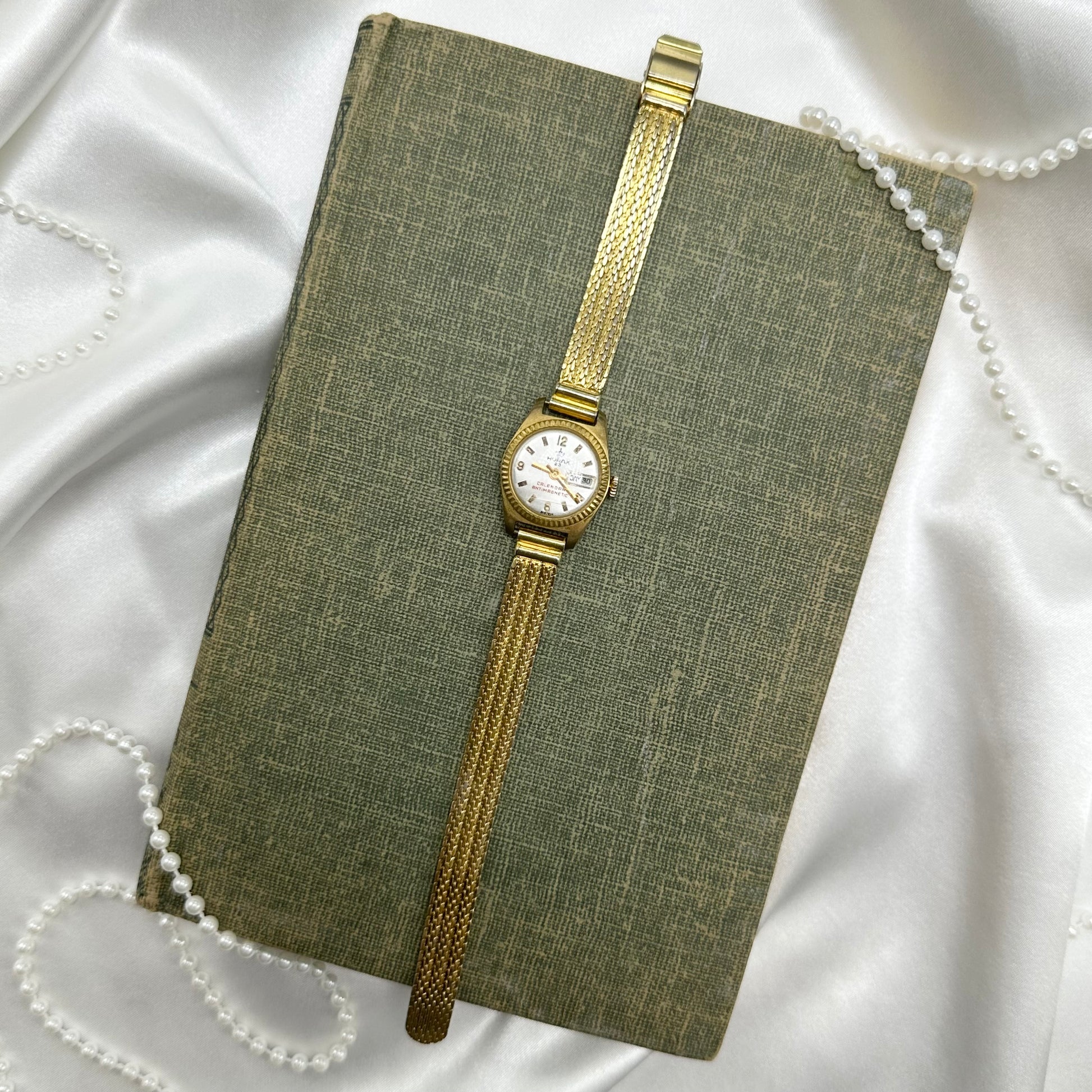 Gold tone manual winding Horax watch with date display. 23 jewels.