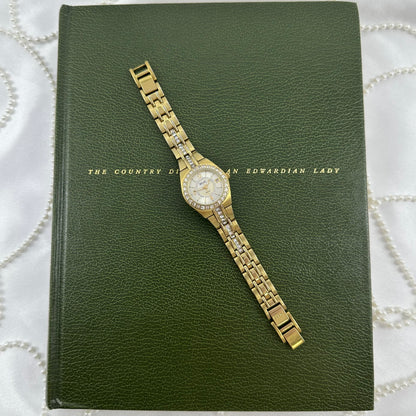 Gold tone stainless steel Relic by Fossil watch with crystal round dial and date display. Water resistant.