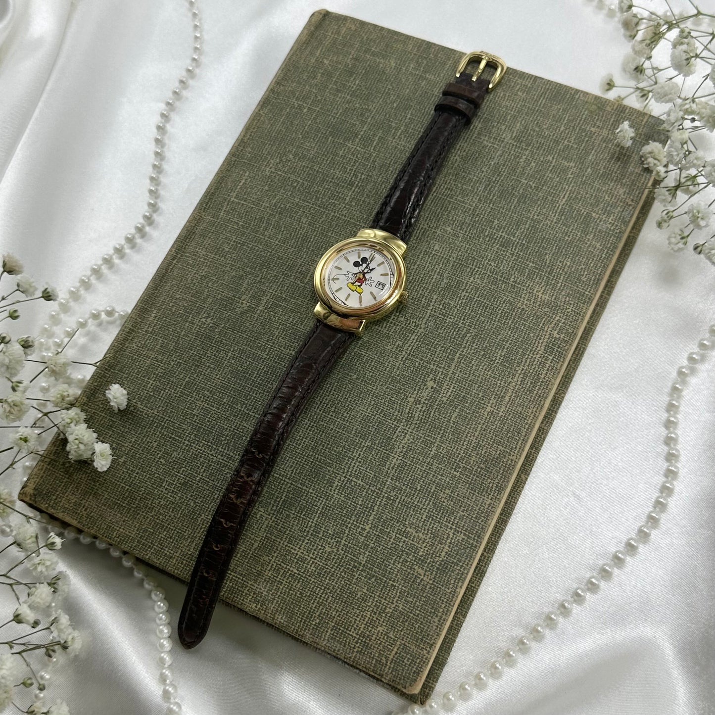 Gold tone vintage Disney watch with quartz movement and original Disney band.