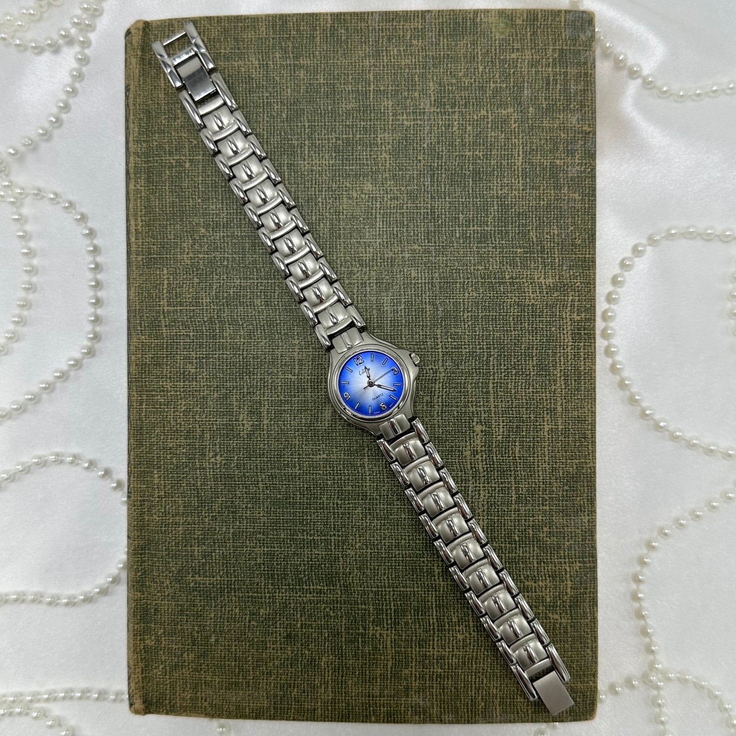 Silver tone Collezie watch with bright blue/white dial and quartz movement.