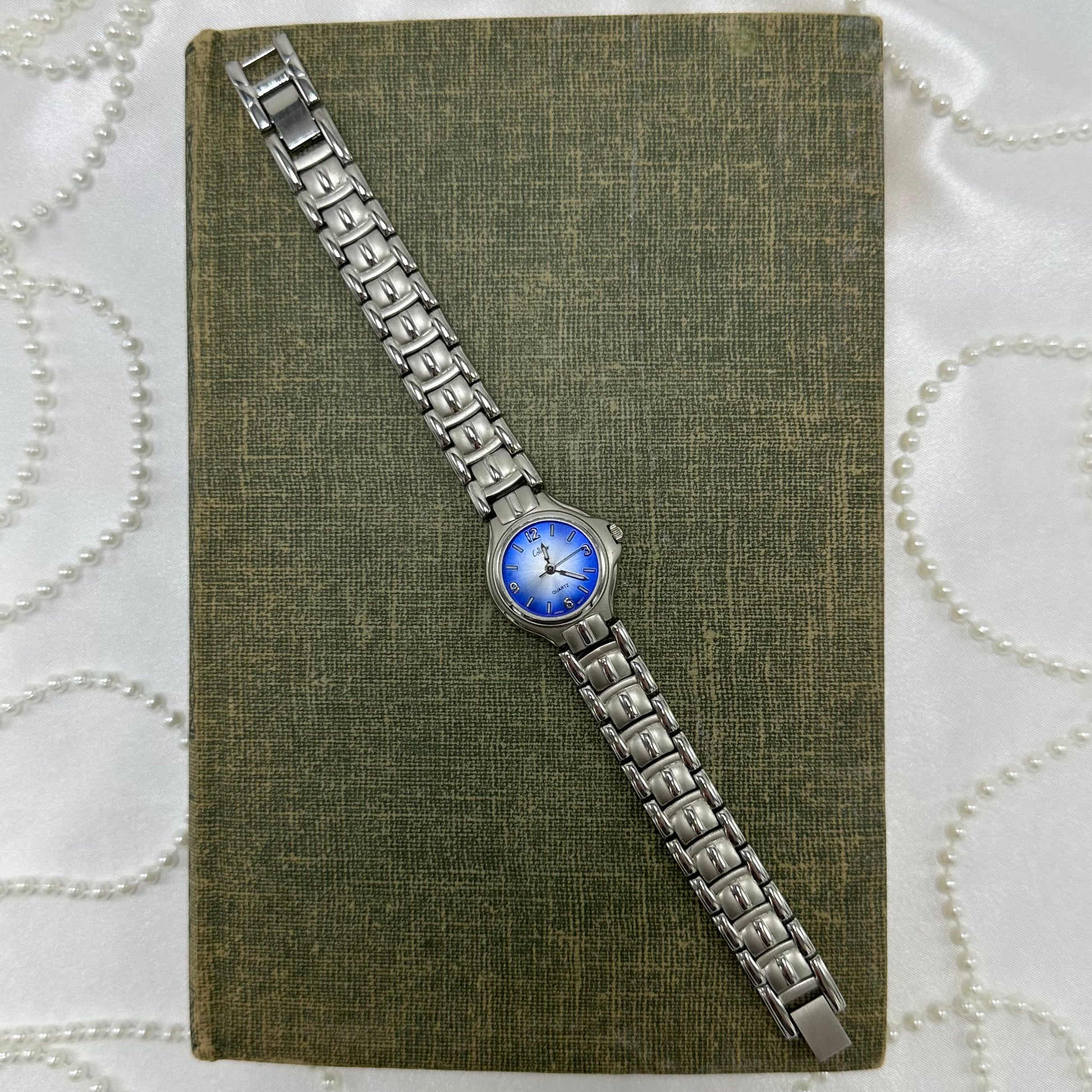 Silver tone Collezie watch with bright blue/white dial and quartz movement.