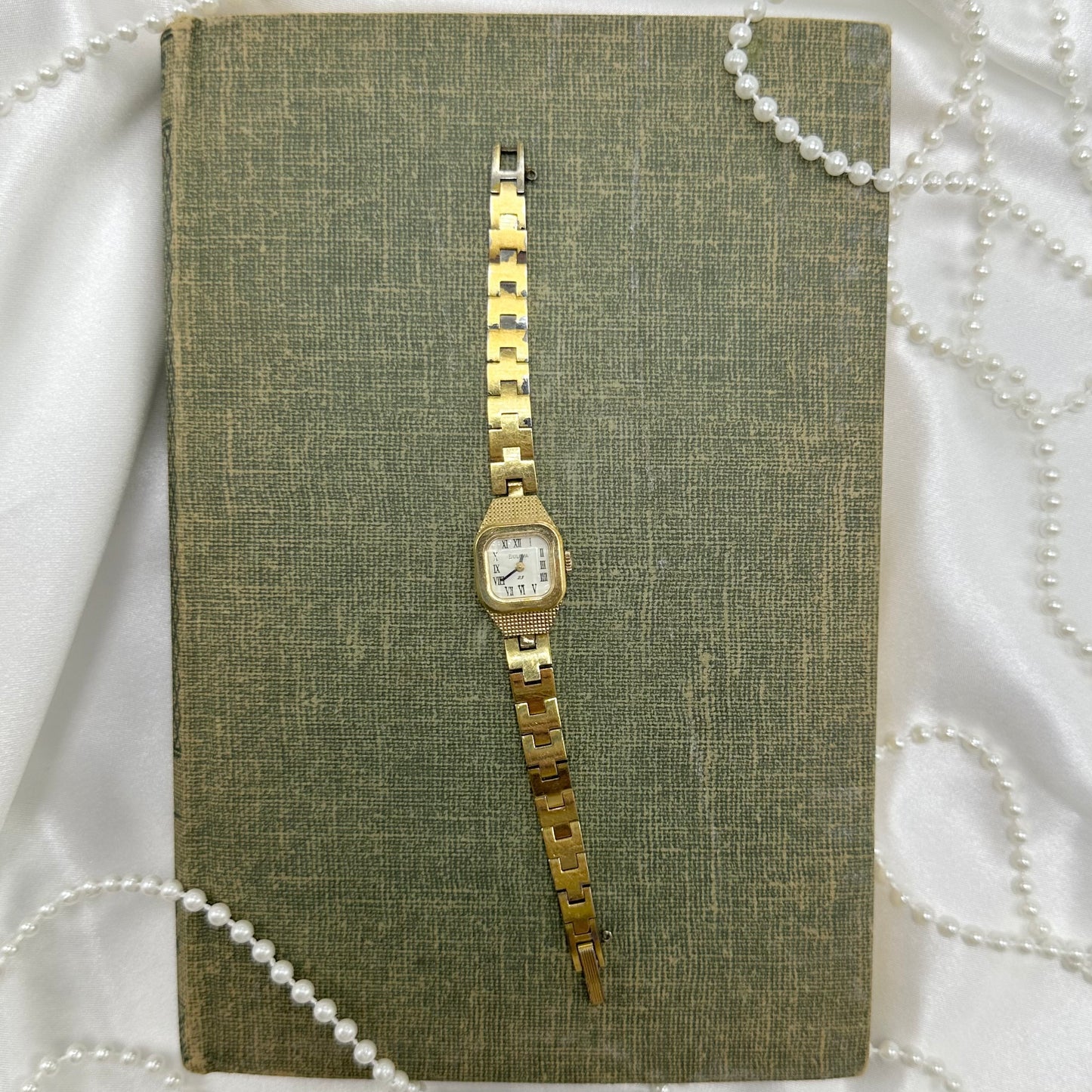 Vintage 1976 Bulova 23 Jewels Wind-Up Watch