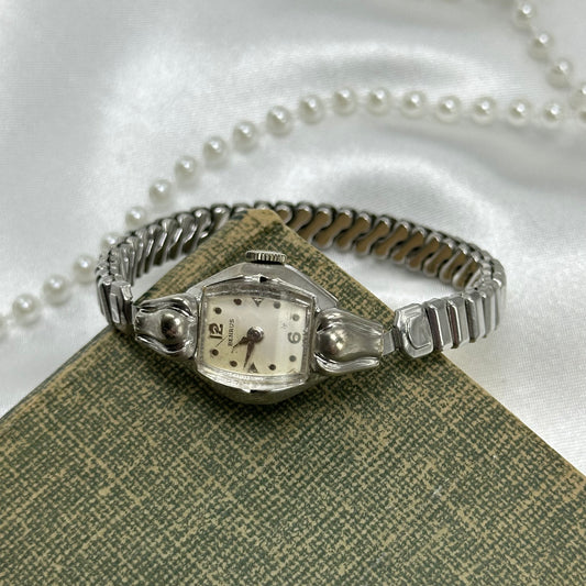 Vintage Benrus 10k rolled gold-plated manual winding watch with stretchable band from the 1950's. Watch comes with original BENRUS crown