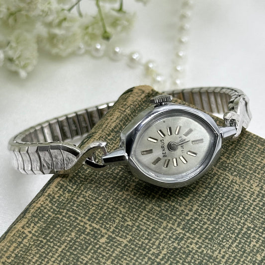 Vintage Benrus 17 Jewels silver tone manual winding watch with stretchable band.