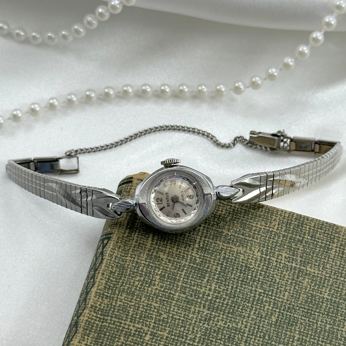 Vintage Benrus Wind-Up Watch with Detailed Band Vintage 1950 main image 2