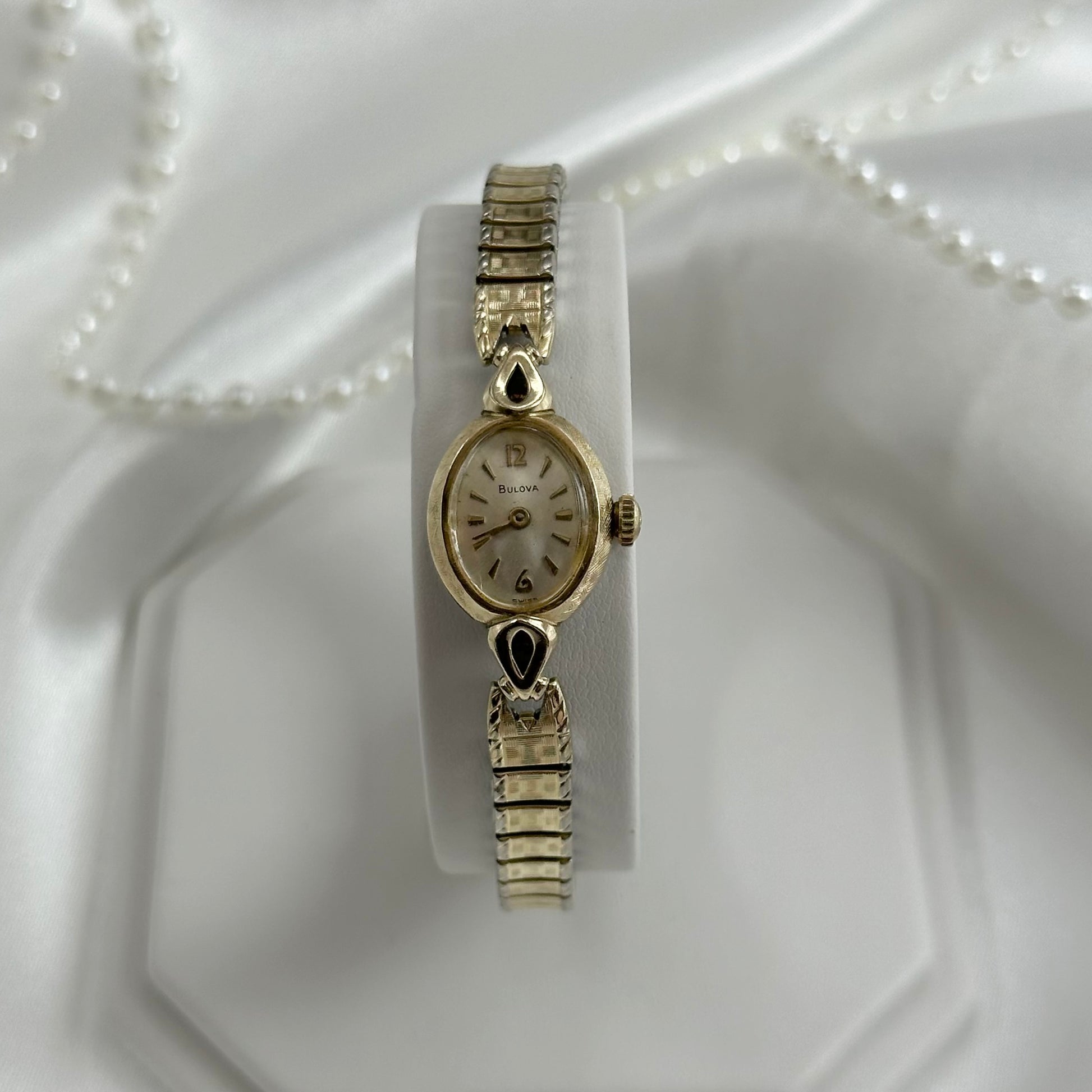 Vintage Bulova 10k rolled gold-plated manual winding watch with stretchable band from 1970. Watch comes with original B crown.&nbsp;