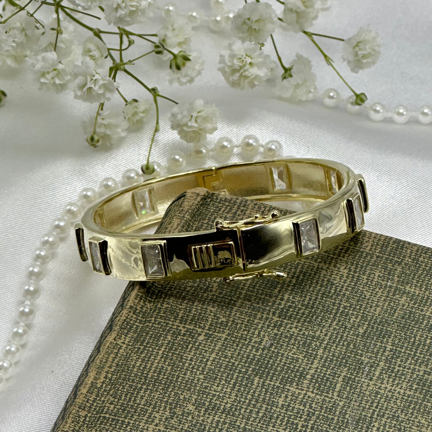 Vintage Gold Diamanté Bangle