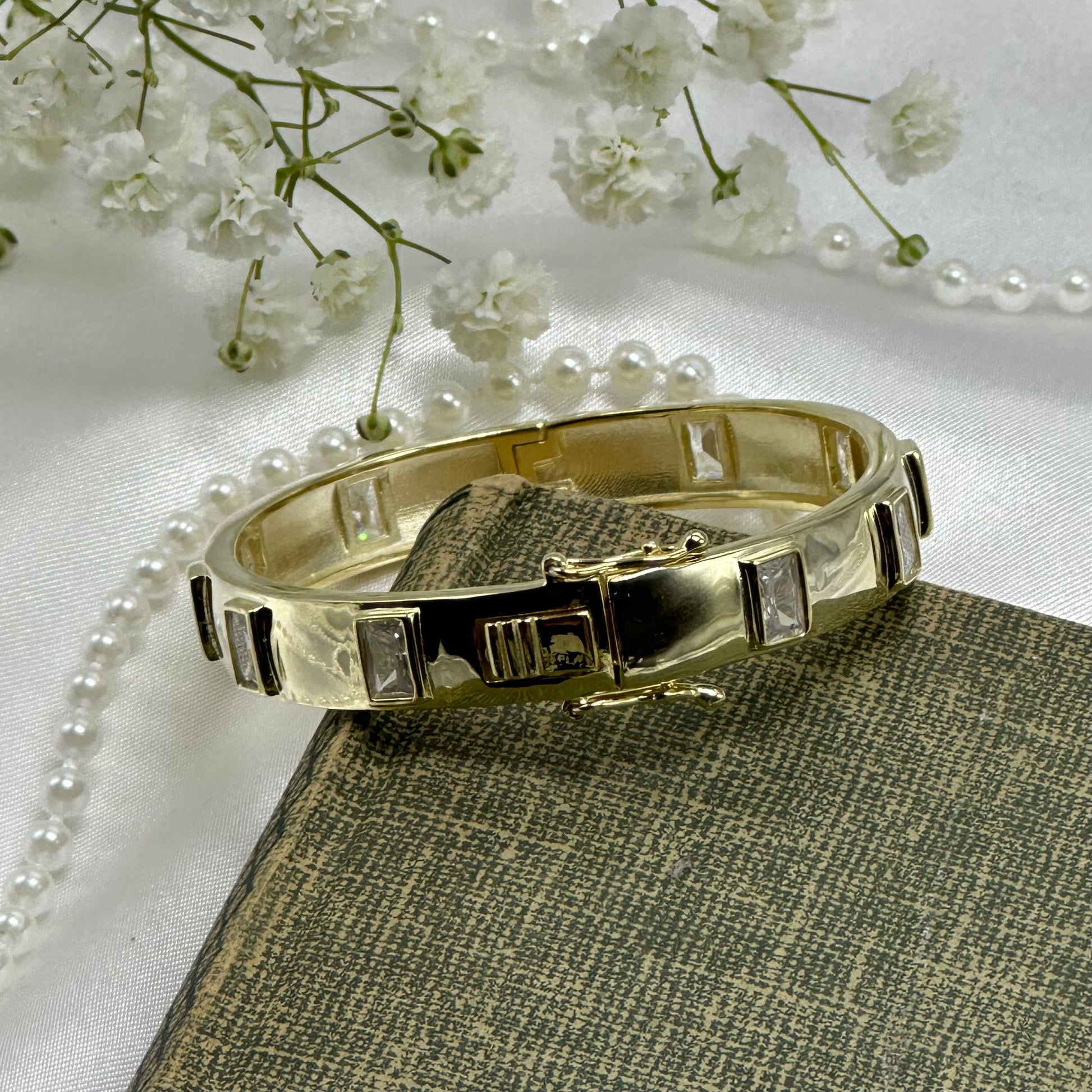 Vintage Gold Diamanté Bangle