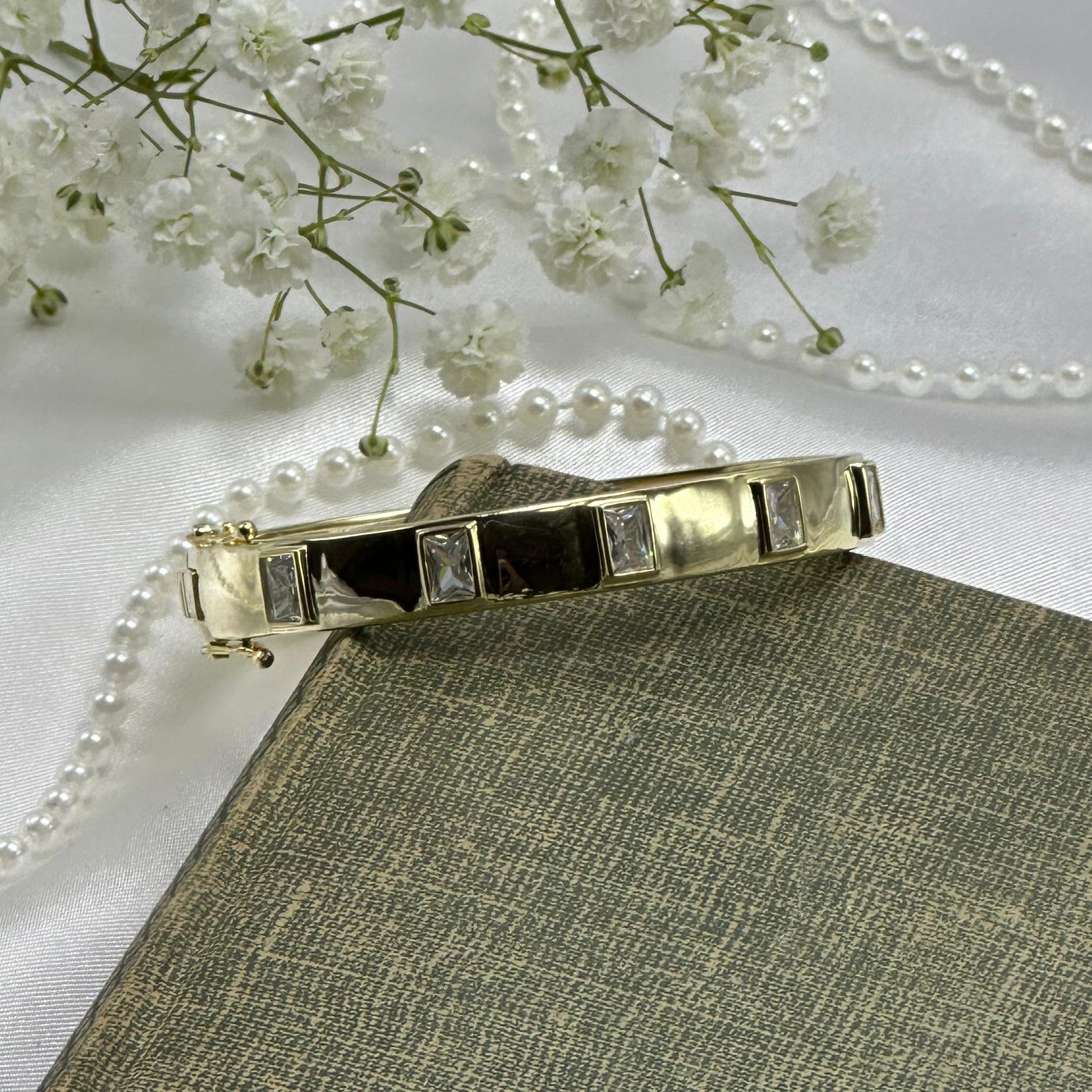 Vintage Gold Diamanté Bangle