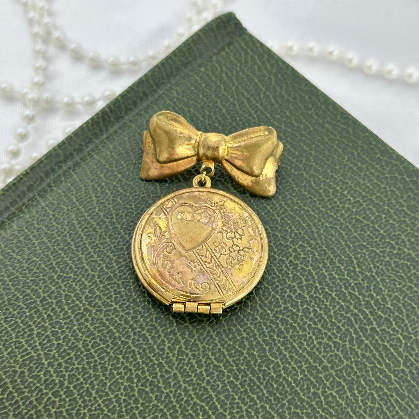 Vintage Gold Heart and Bow Round Locket Pin