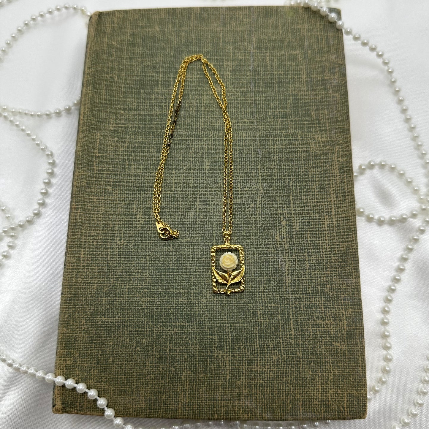 Vintage White Rose Necklace