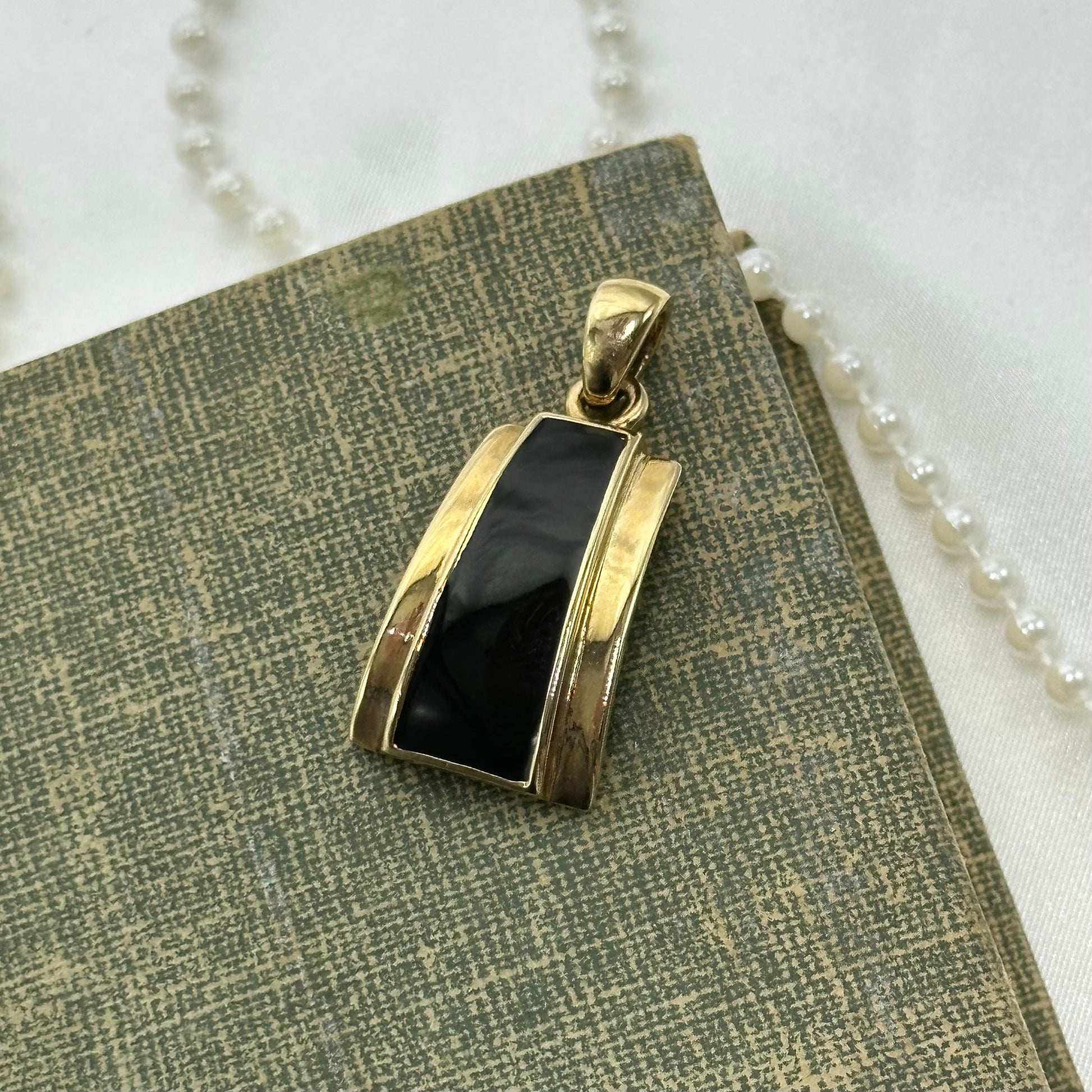 Vintage black and gold tone Lia Sophia charm pendant.