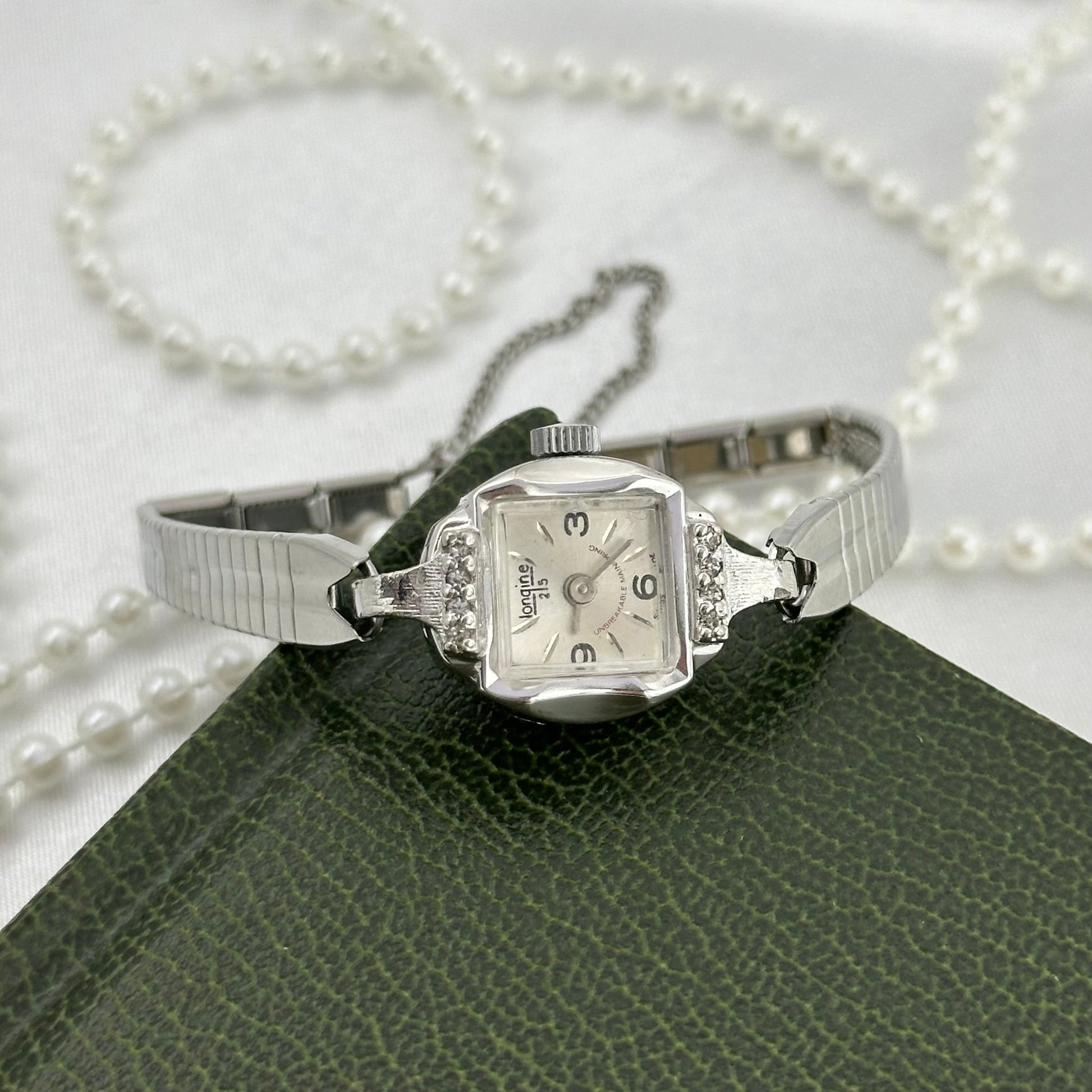 Vintage dainty silver tone Endura 25 jewels manual winding watch with silver detailed clasp band, diamanté bezel and safety clasp from the 1970's.