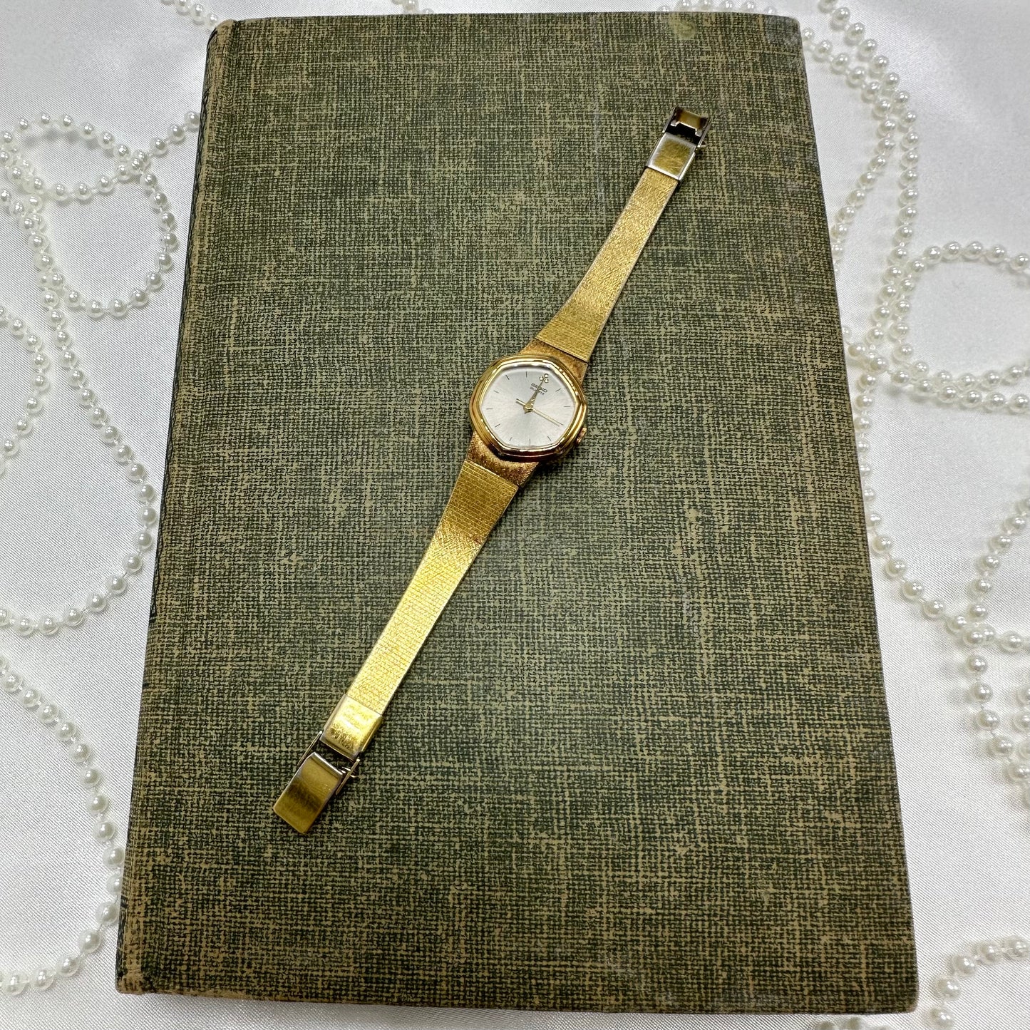 Vintage gold tone Seiko hexagon dial watch with quartz movement.