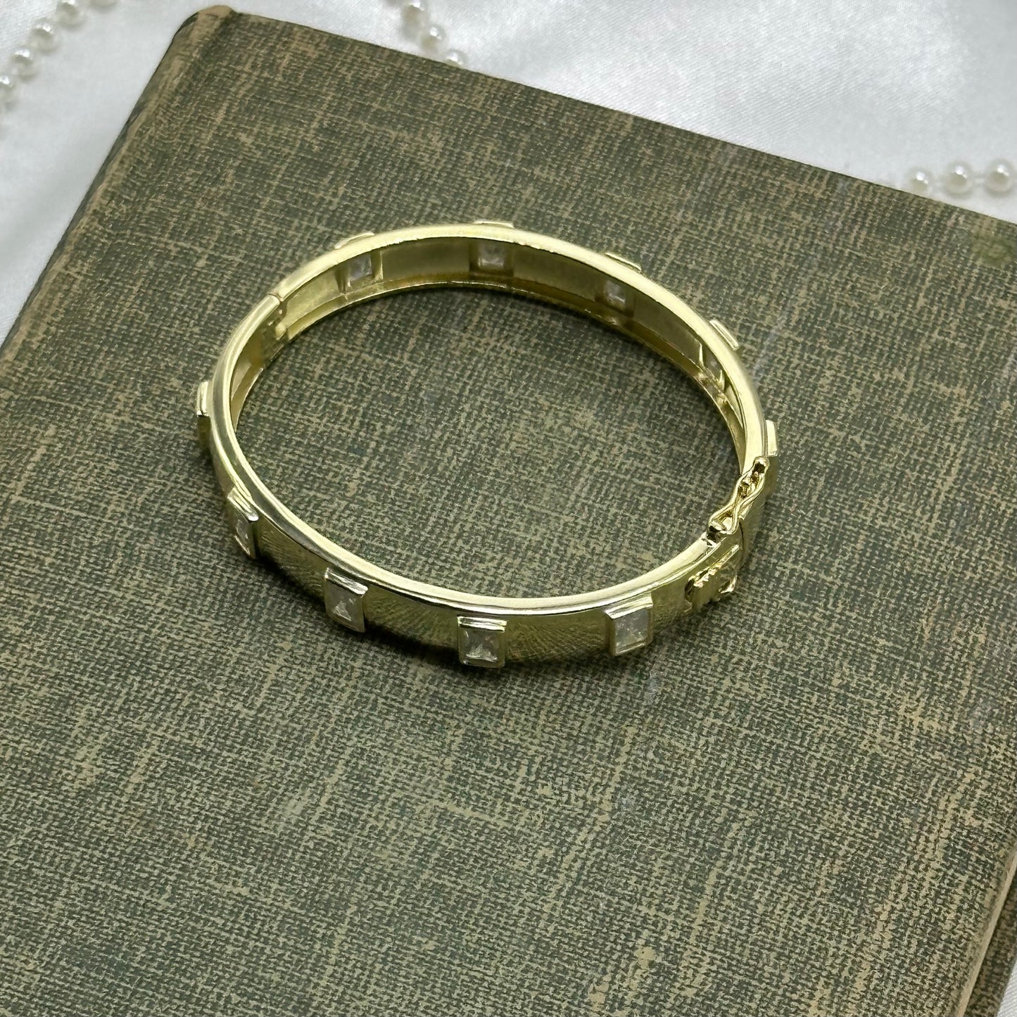 Vintage gold tone diamanté stackable bangle