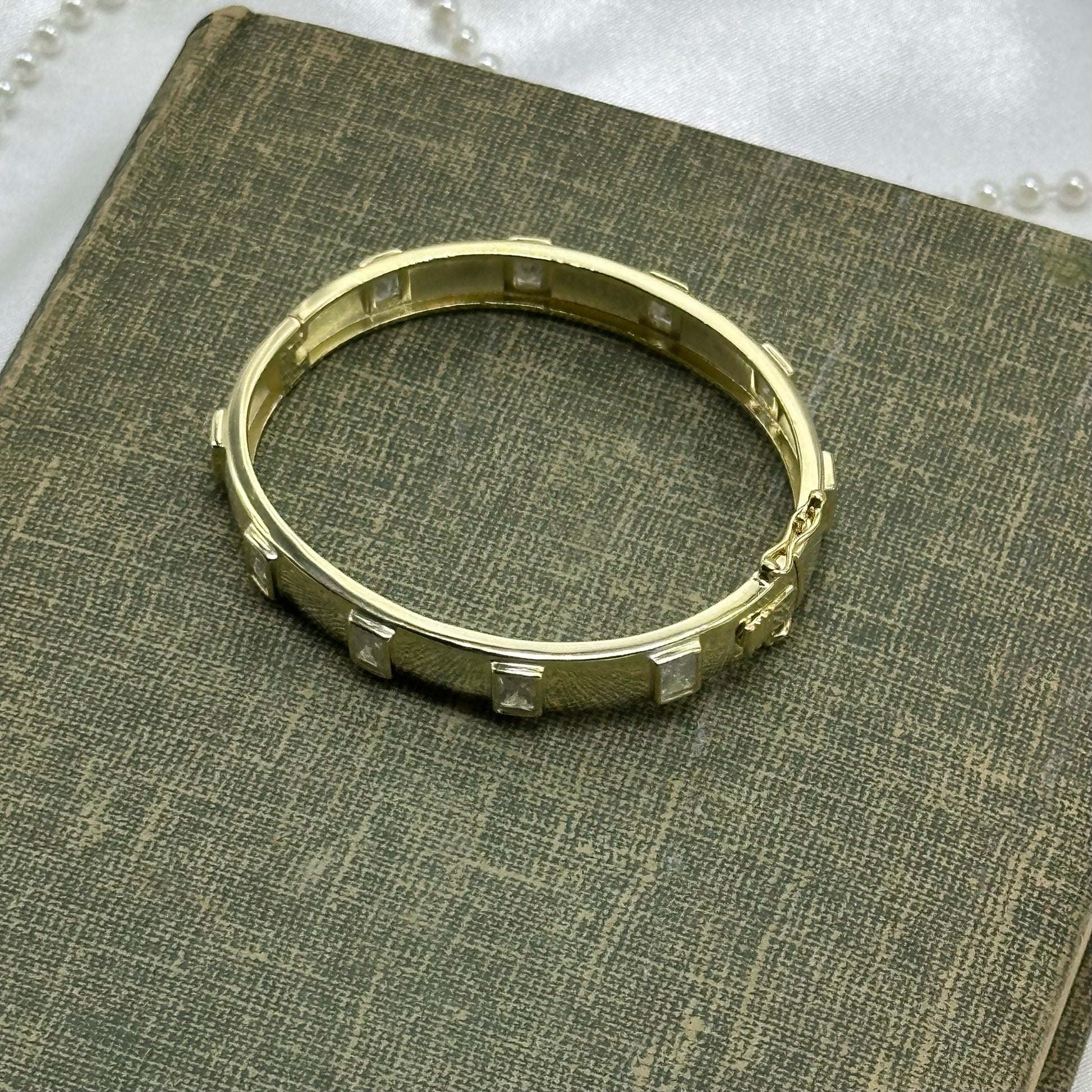 Vintage gold tone diamanté stackable bangle