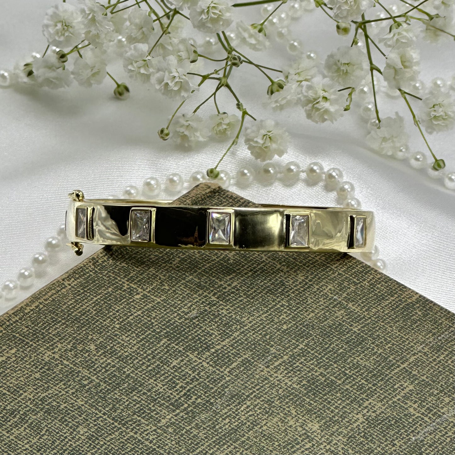 Vintage gold tone diamanté stackable bangle with safety clasps.