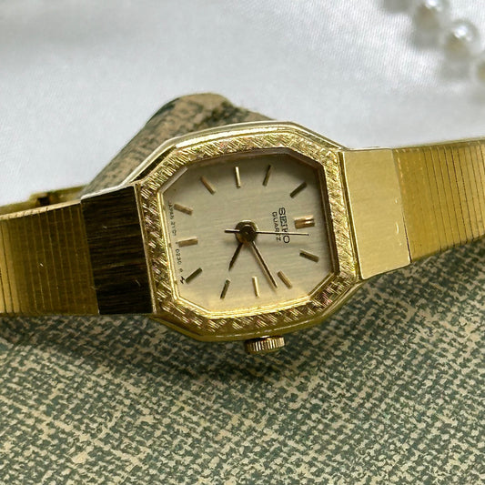 Vintage gold tone square dial Seiko watch with quartz movement