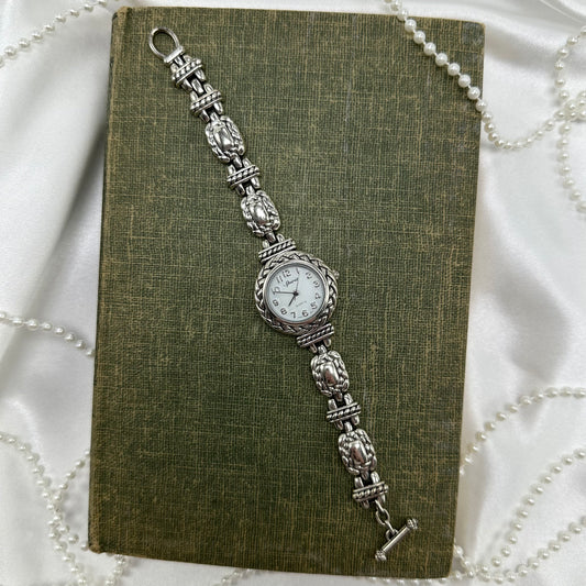 Vintage silver Spirit round dial watch with quartz movement and bracelet band