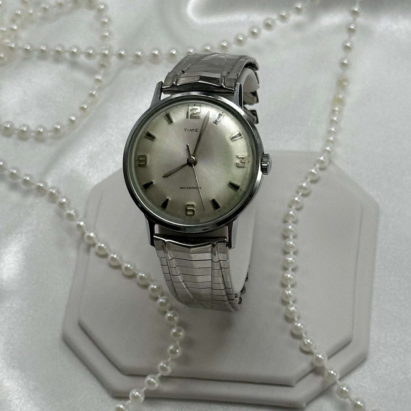 Vintage silver tone Timex manual winding watch with unique stretchable band.