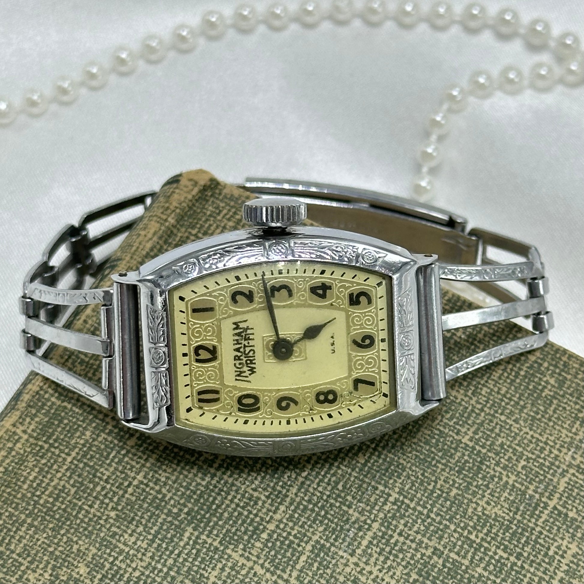 Vintage silver tone manual winding art deco Ingraham Wrist-Fit watch with original band clasp band.