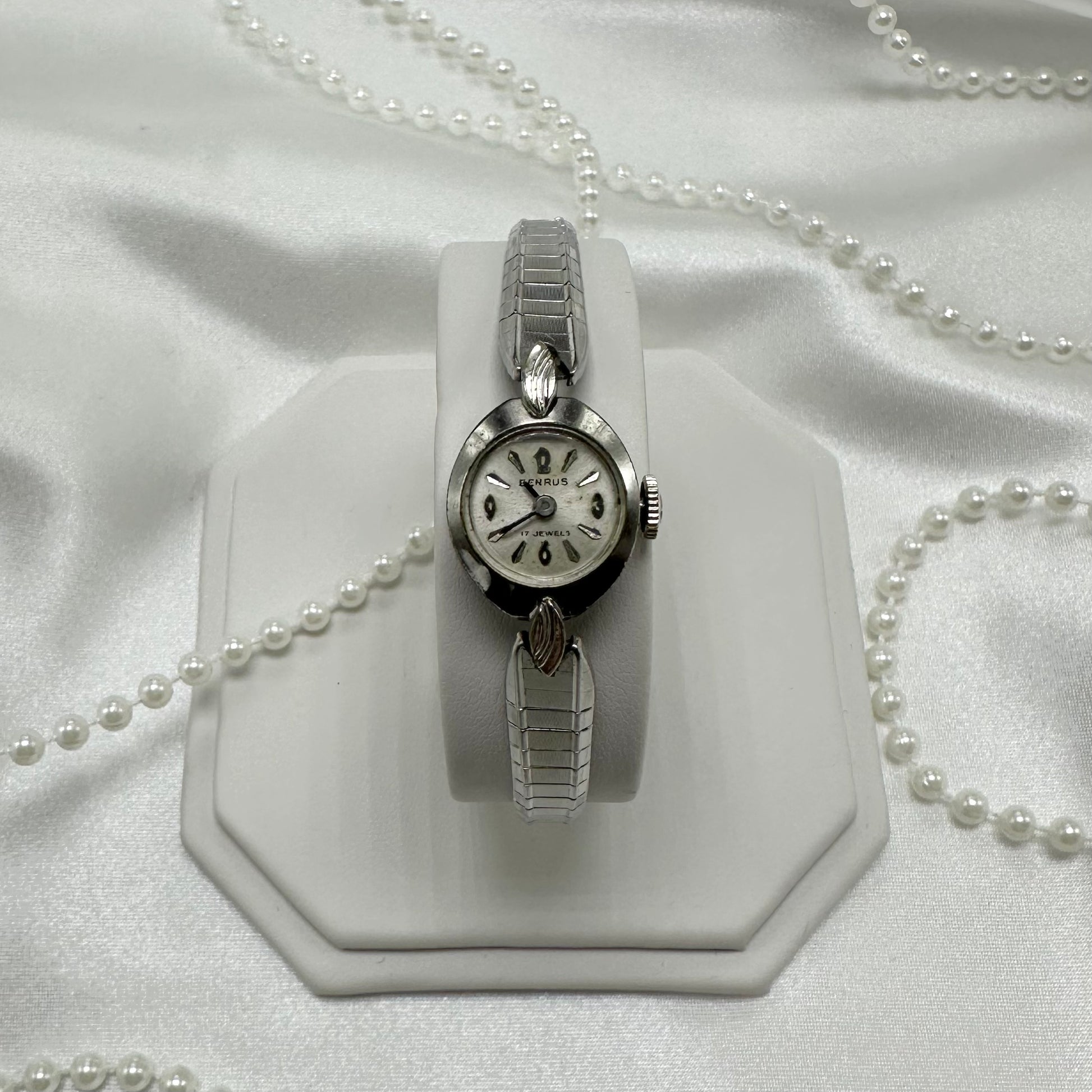 silver tone Benrus 17 Jewels manual winding watch